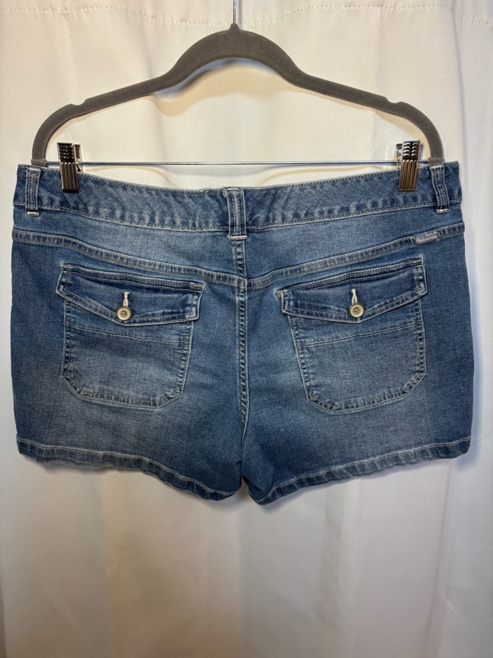 Unionbay Denim Shorts Women’s Size 15 32W Mid Rise 4” Inseam - Picture 6 of 6